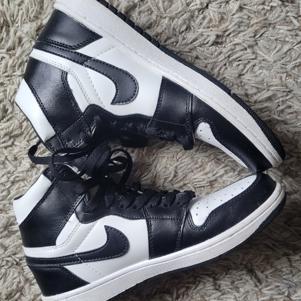Nike Air High-Top Black and White Sneakers - Picture 4 of 4